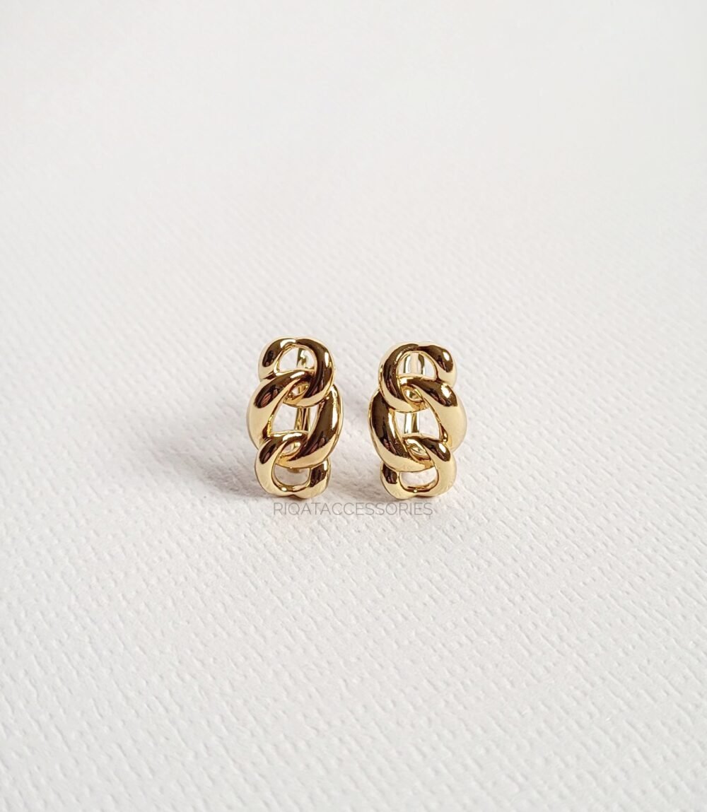 Modern Essentials Gold Earring